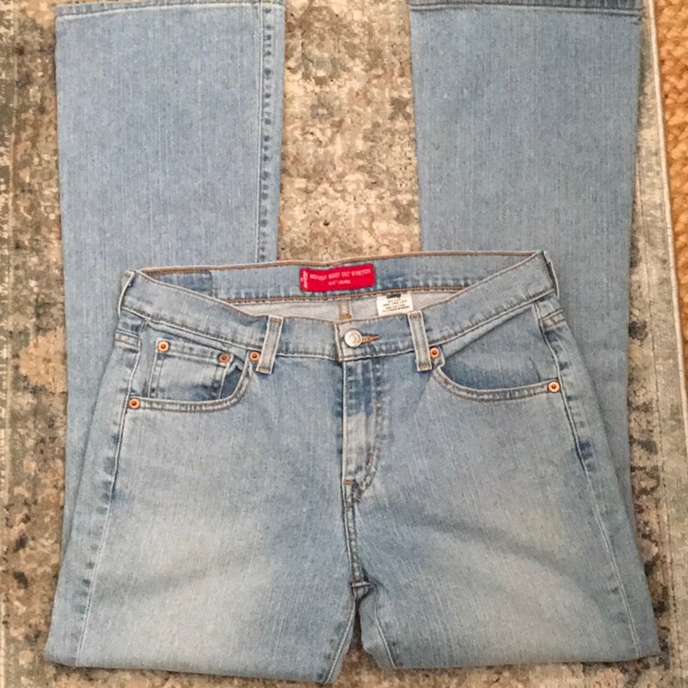 Levi Jeans size 8 miss, bootcut. Style 515 New condition